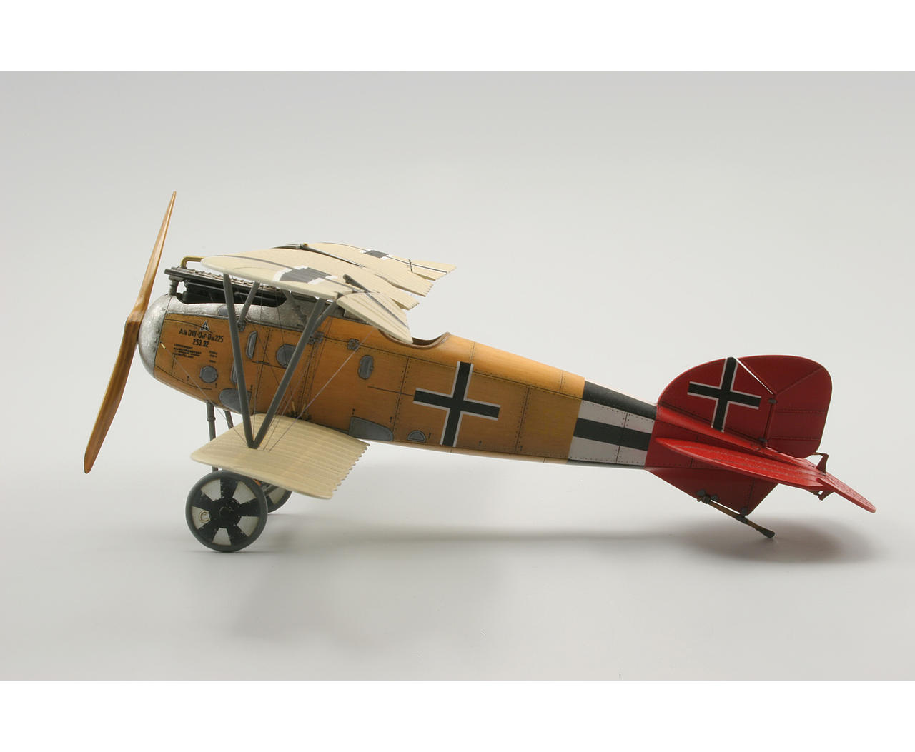 アルバトロス D.III OEFFAG 253 1/48 - エデュアルドeショップ